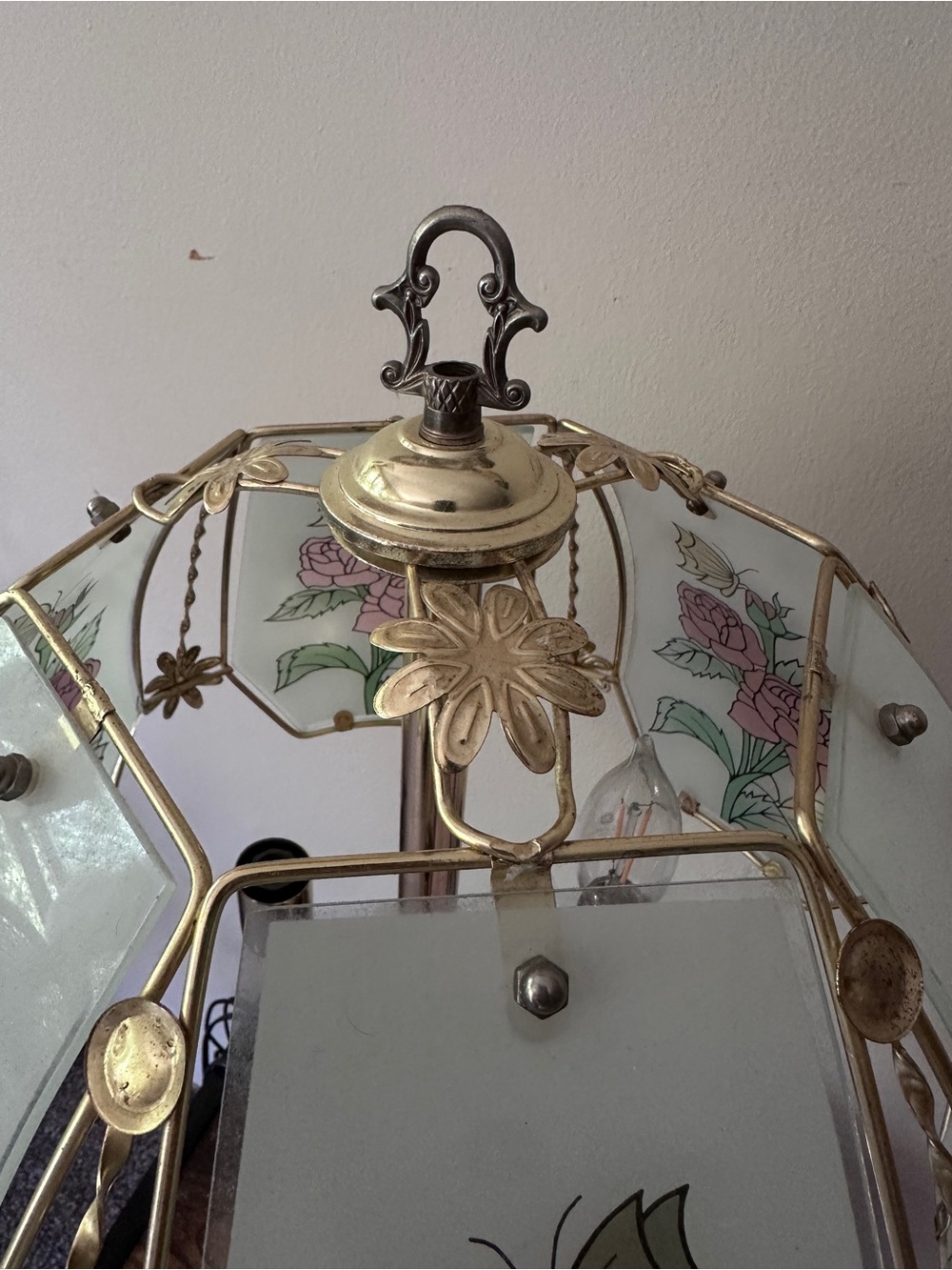 Vintage Hollywood Regency Brass Table Lamp Floral Rose & Butterfly Glass Panels - Picture 8 of 9